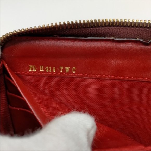Valentino Garavani Zippy Wallet Red Canvas - Picture 7 of 8